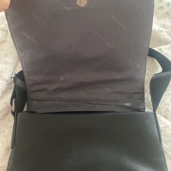 Kenneth Cole tablet purse - Picture 2 of 3